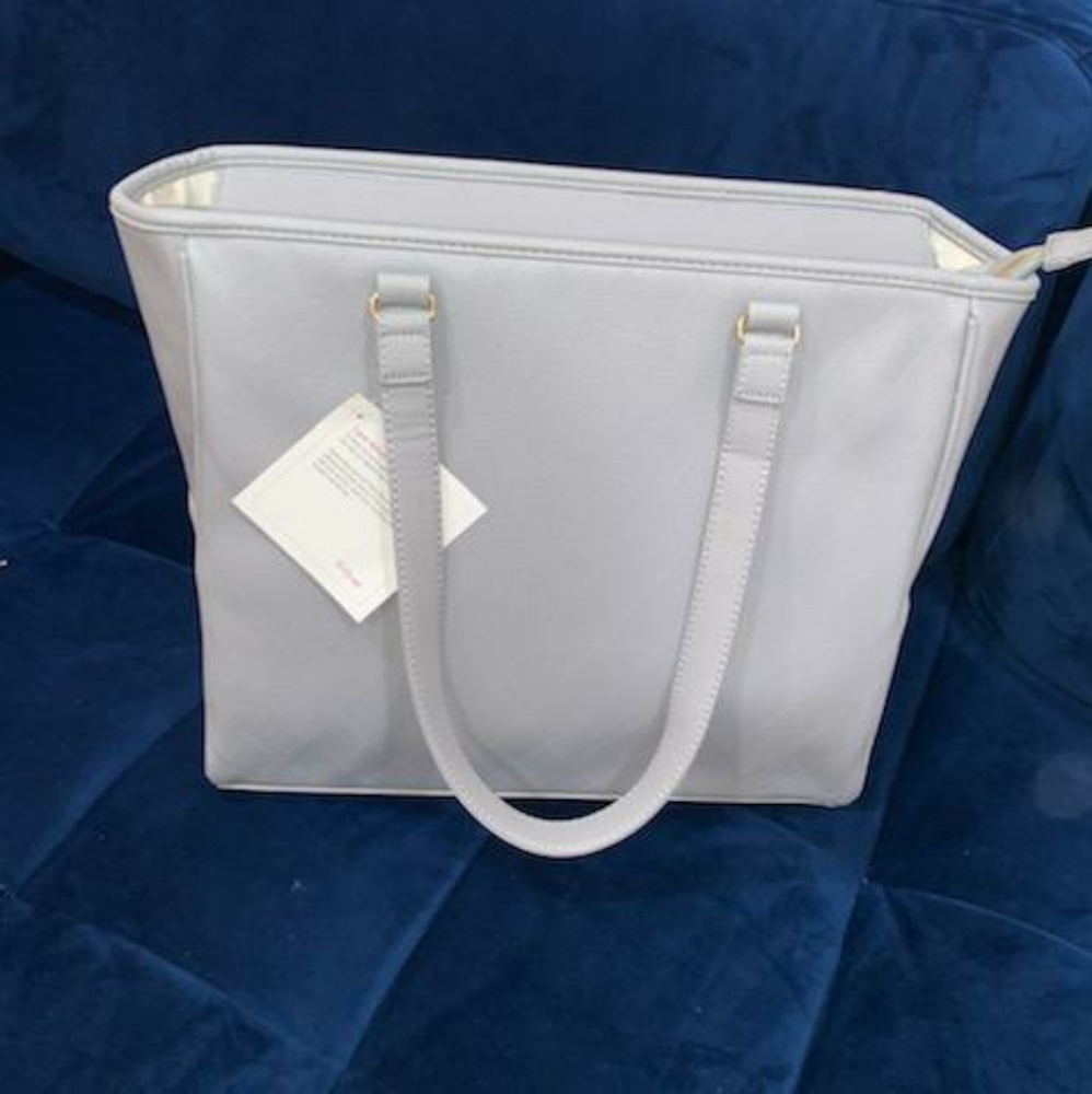 Cindy Tote Ltd.